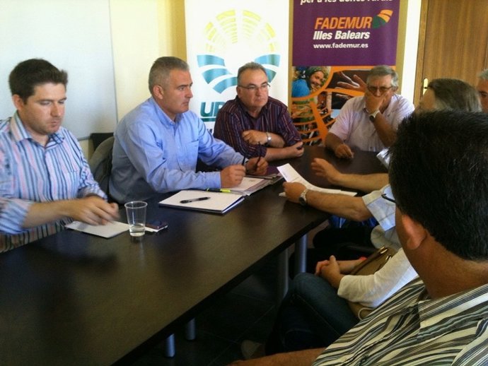 Jaume Font Reunido Con La Asociación Agraria
