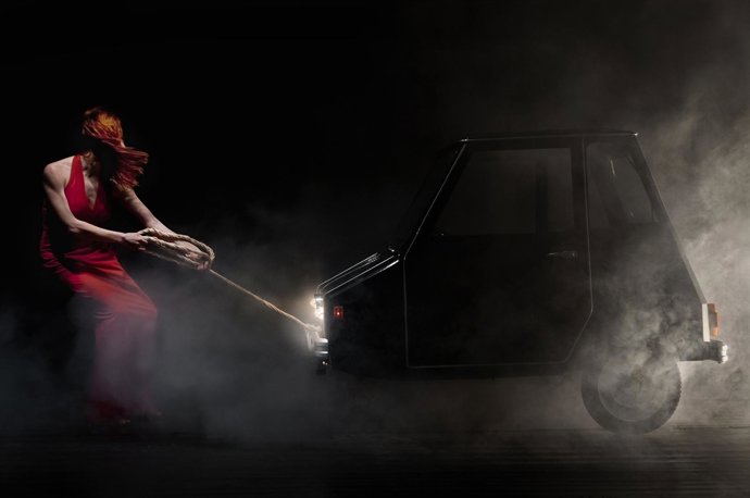 Escena Del Espectáculo 'La Petite Voiture', De Alicia Soto-Hojarasca Deanza.