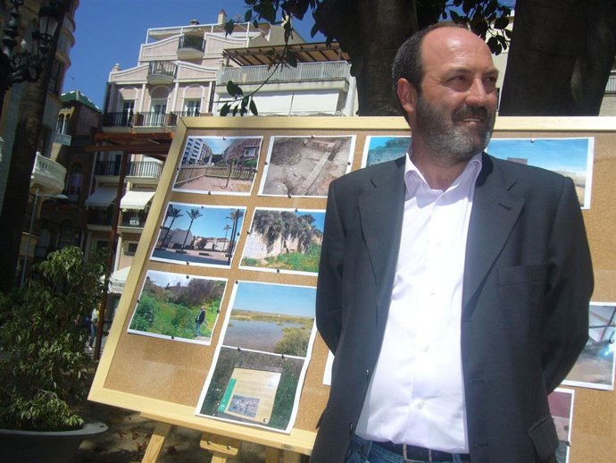 El Candidato De IULV-CA, Pedro Jiménez, Ante Los Medios.