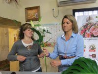 Un grupo de mujeres se reencuentra con Cospedal en Pastrana cumpliendo la promesa que le hicieron en Barbatona