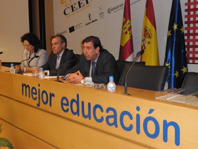 Riolobos, Peral Y Lago En Talavera 