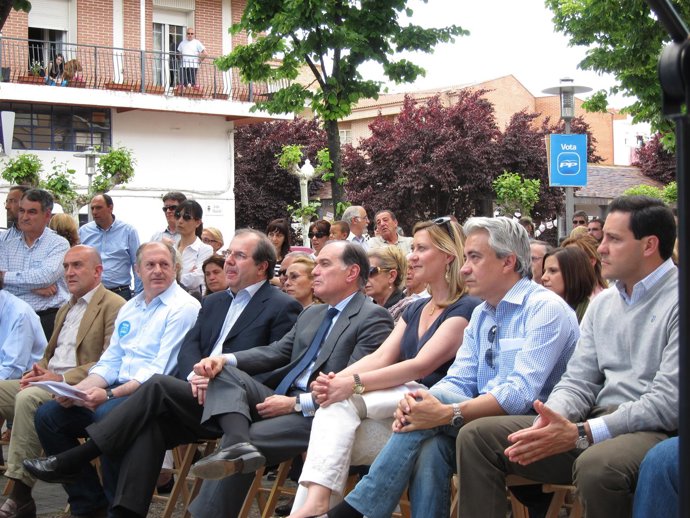 Herrera (3I), durante su visita a Laguna de Duero. 