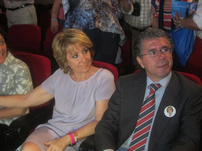 Esperanza Aguirre Y Francisco Granados, Durante Un Mitin En Fuenlabrada