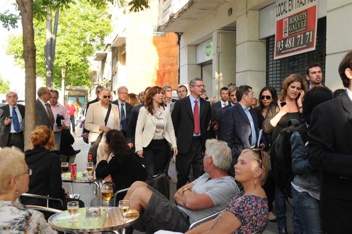 Alberto Ruiz-Gallardón Pasea Por Barcelona Junto A Alicia Sánchez-Camacho