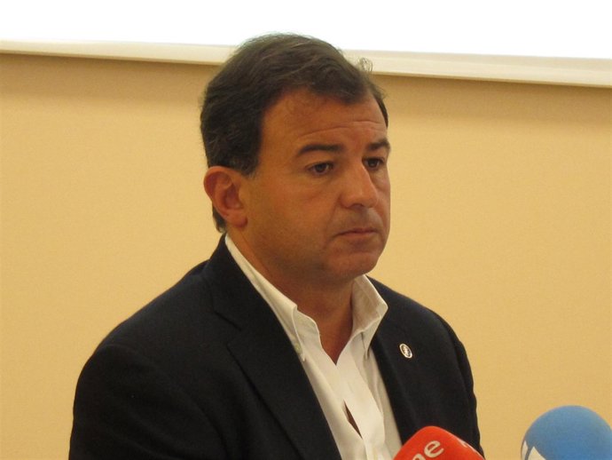 El Conselleiro De Industria, Javier Guerra, En La Firma De Un Convenio