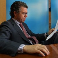 Granados dice que Gómez miente porque la Junta aún no ha decidido sobre los carteles con el lema de parados