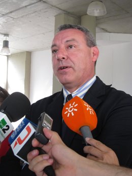 El Consejero De Educación, Francisco Álvarez De La Chica. 