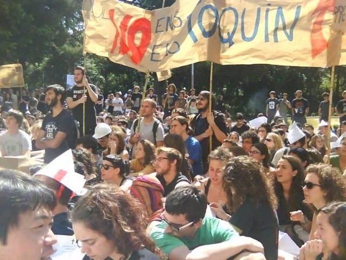 Estudiantes Protestan Contra Los Recortes