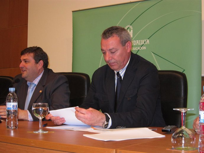 El Consejero De Educación, Junto Al Rector De La UHU. 