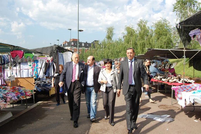 Azkuna, Ortuzar, Madariaga Y Bilbao, En El Mercado De Txurdinaga