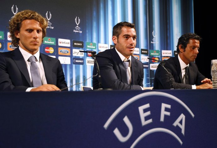 Antonio López, Diego Forlán Y Quique Sánchez Flores Atlético De Madrid