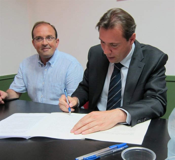 Óscar Puente Rubrica Ante Notario Su Compromiso Con El Soterramiento 