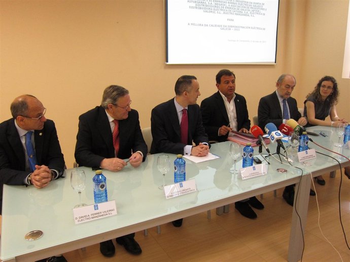El Conselleiro De Industria, Javier Guerra, Firma Un Convenio Con Eléctricas