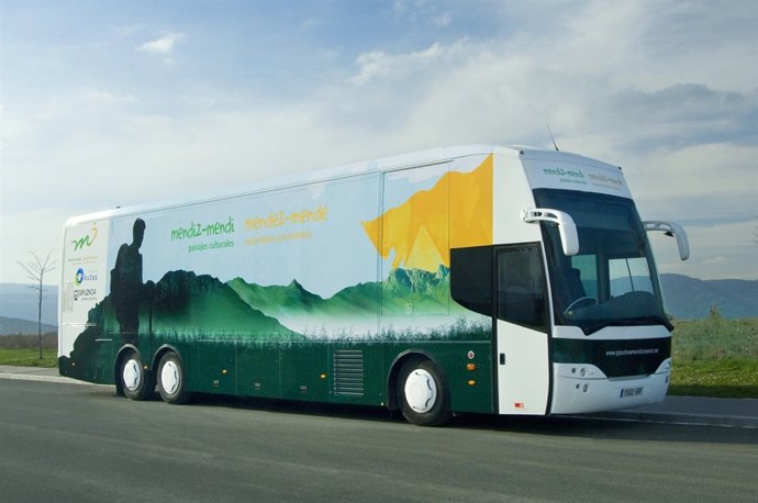 Gipuzkoa Zeharkatzen Ari Da Autobusa