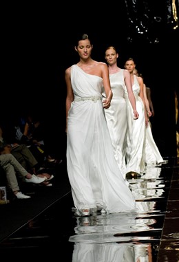Desfile De Rosa Clará En La Pasarela Gaudí Novias 2011