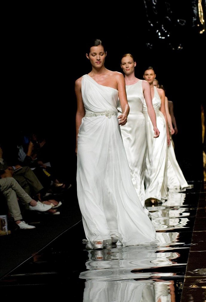 Desfile De Rosa Clará En La Pasarela Gaudí Novias 2011