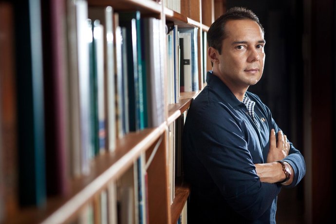 El Escritor Presenta Su Obra Reeditada 'El Año De La Seca'