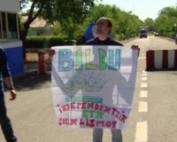 Bildu niega haber "instigado" el acto del etarra con la pancarta