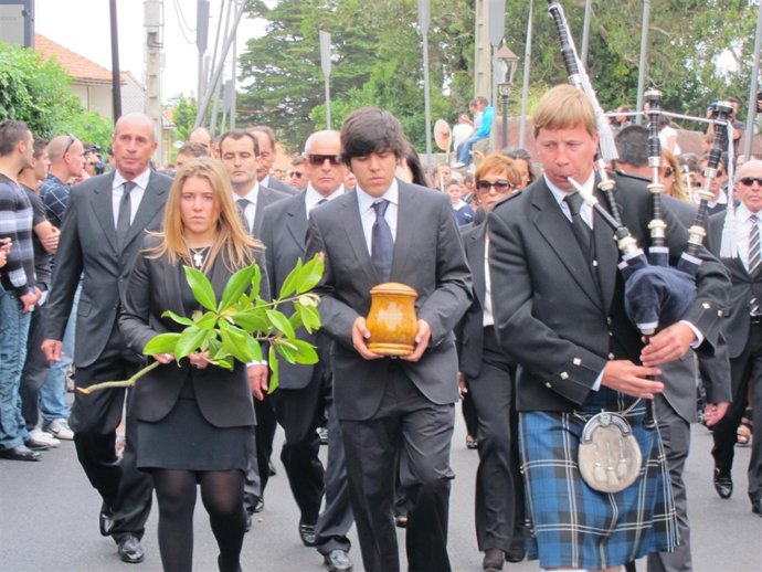 Los Hijos De Seve Ballesteros Portan Sus Cenizas. 