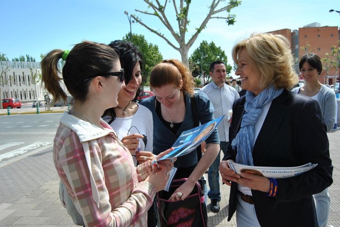 Bayod En Un Encuentro Con Jóvenes