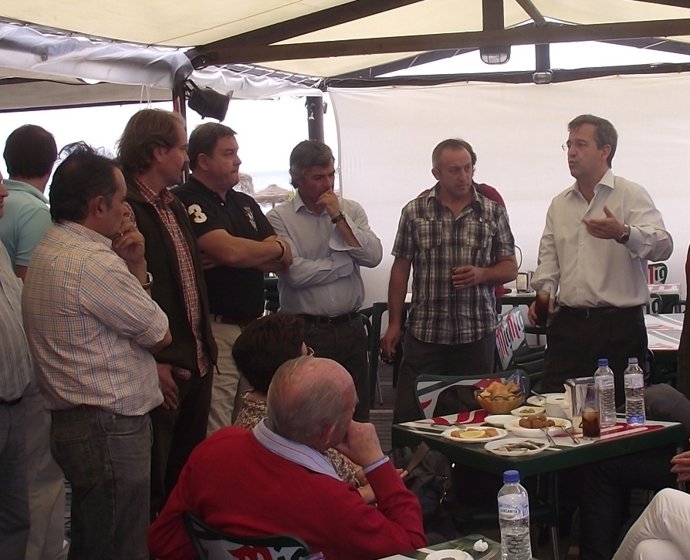 El Candidato Del PP De Estepona, José María García Urbano, Con Empresarios 