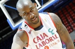 Milt Palacio Regresa Al Caja Laboral