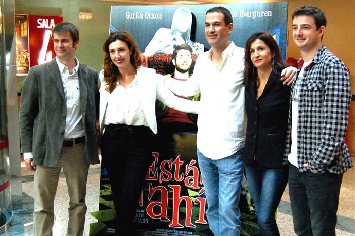 Elsa Martínez Con Los Protagonistas Y El Responsable De La Película