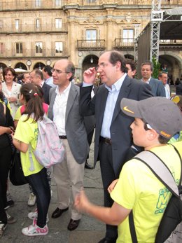Herrera Durante Su Visita Hoy A Salamanca Acompañado Por Javier Iglesias
