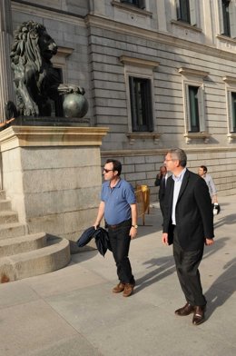Gallardón Y Cobo Pasan Por Delante Del Congreso De Los Diputados