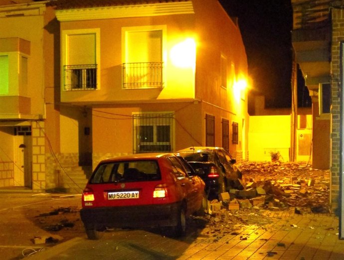 Escombros En Una Calle Tras El Seísmo En Lorca