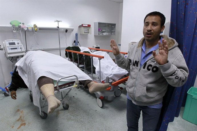 El Gobierno De Libia Muestra Un Cadáver Por Bombardeos De La OTAN