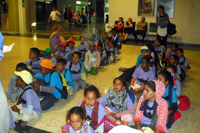 Foto De Archivo De Llegada De Niños Saharauis A La Comunitat