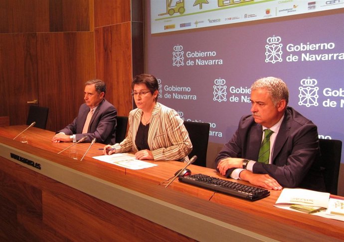 La Consejera Sanzberro, Con José Antonio Sarría (CEN) Y Ángel Ustarroz (Laseme).