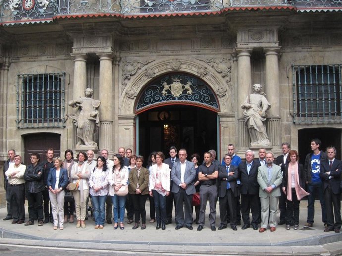 Concentración En Pamplona En Apoyo A Las Víctimas Del Terremoto En Lorca.