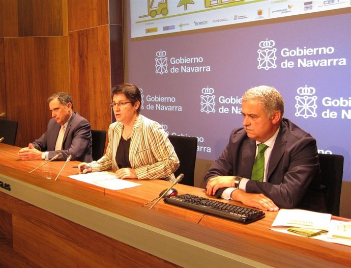 La Consejera Sanzberro, Con José Antonio Sarría (CEN) Y Ángel Ustárroz (Laseme)