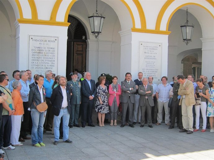 Minuto De Silencio En Mérida Por El Terremoto De Lorca