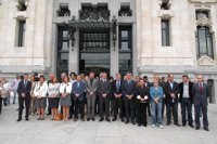 Representantes de todos los partidos guardan silencio en Cibeles en "solidaridad" con las víctimas