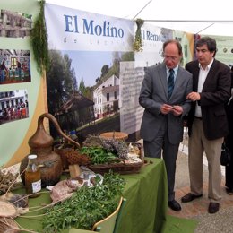 El Consejero José Juan Díaz Trillo Visita La Feria De La Ciencia