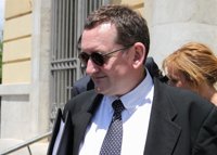 El inspector médico acusado en la Operación Karlos dice que ha pecado "de pardillo"