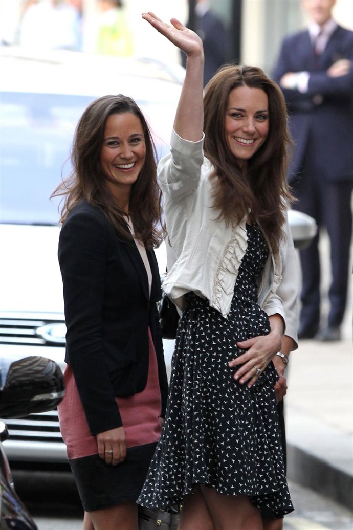 Pippa Middleton Y La Princesa Catalina Vestidas De Calle