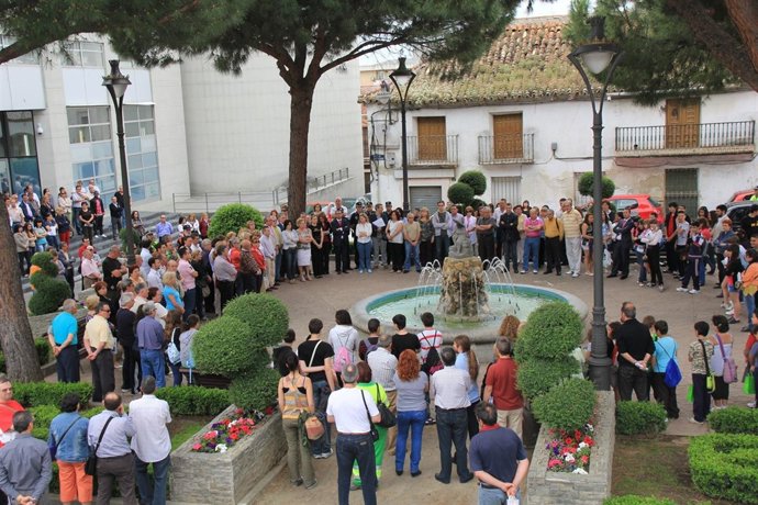 Concentración En El Ayuntamiento De Parla Por Las Víctimas De Terremoto De Lorca