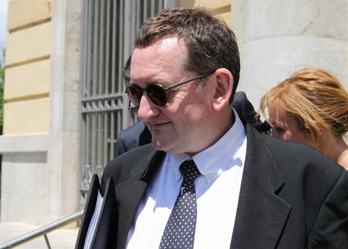 Francisco Casto A La Entrada De Los Juzgados Durante El Juicio Del Caso Karlos