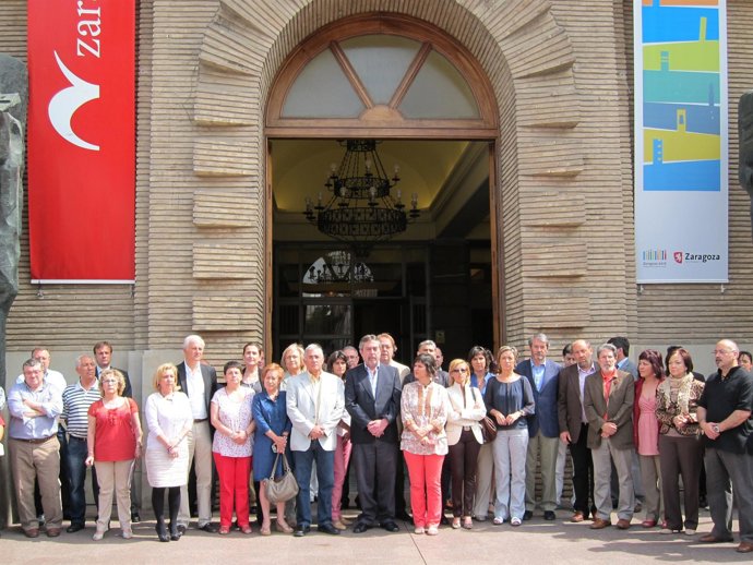 Concentración En El Ayuntamiento De Zaragoza Por Terremoto De Lorca