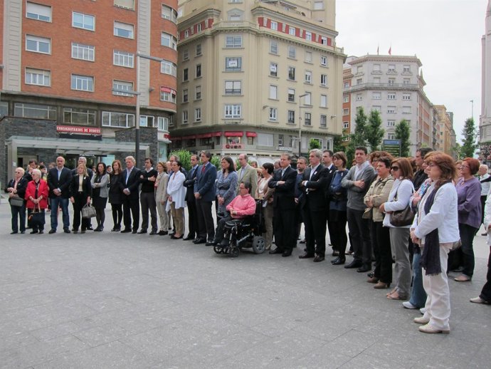 Minuto De Silencio En Santander Por Lorca. 