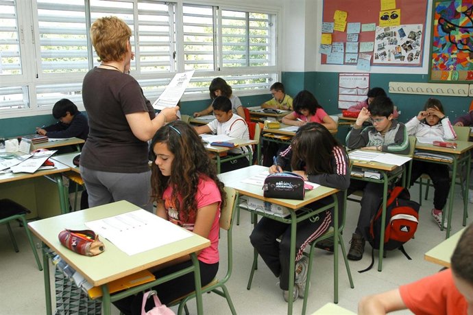Alumnos En El Colegio El Espinillo