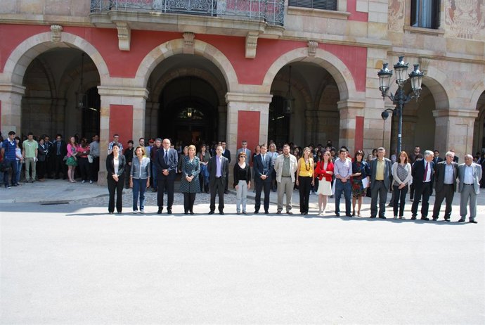 Minuto De Silencio Del Parlament Por El Terremoto De Murcia