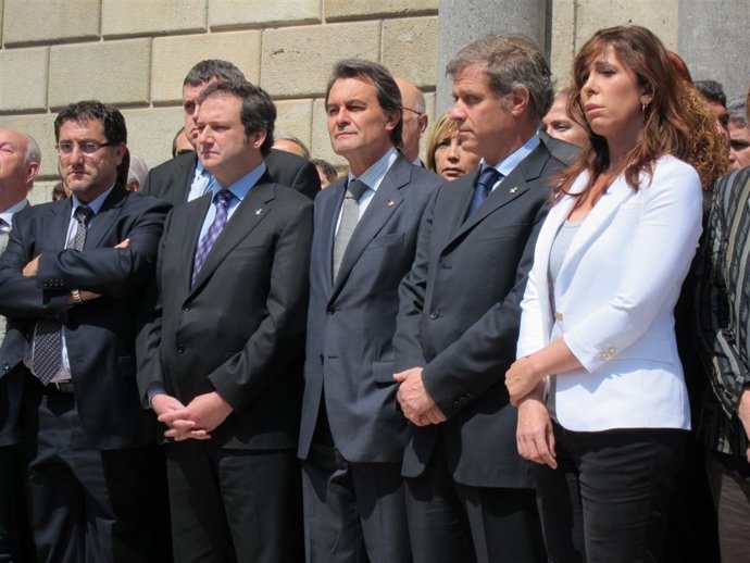 Minuto De Silencio En Barcelona Por El Terremoto De Lorca