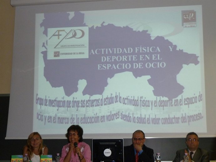 León Y Eva Sanz Presentan En Italia El Libro La Pedagogía Del Deporte Hoy. Escen