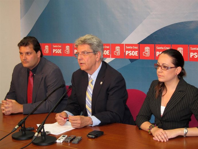 Rueda De Prensa De Julio Pérez (Centro)