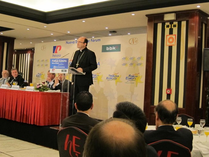 El Obispo De San Sebastián En El Fórum Europa.